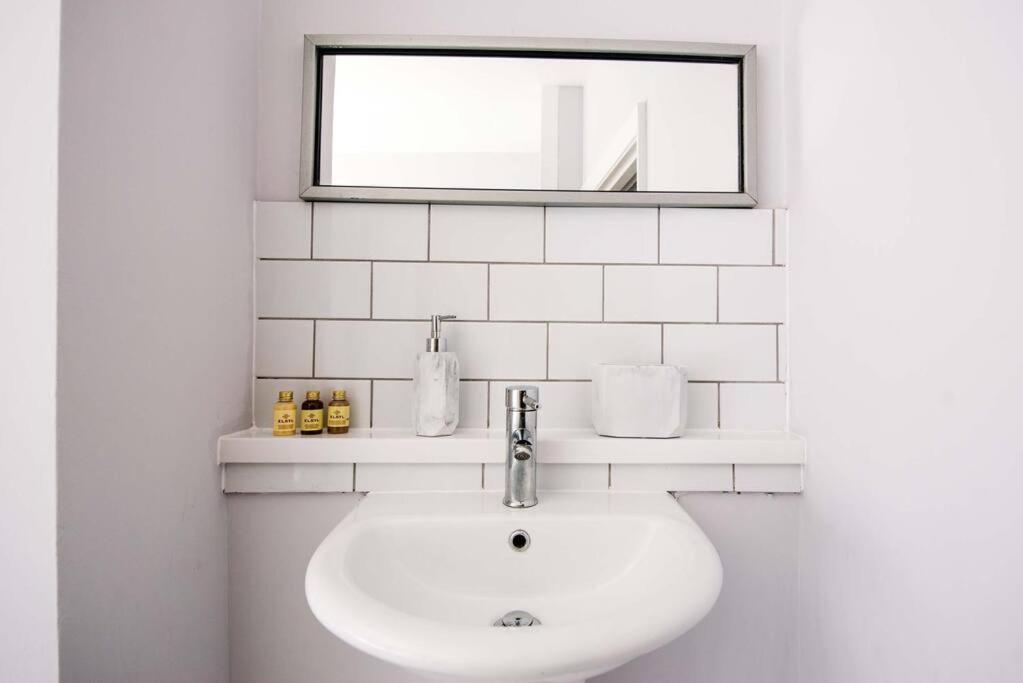Gorgeous Victorian House Sleeps 6 In Cardiff Villa Bagian luar foto