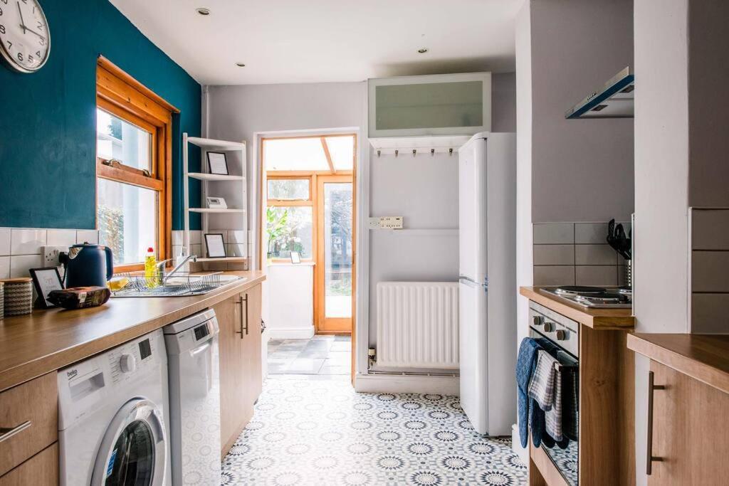 Gorgeous Victorian House Sleeps 6 In Cardiff Villa Bagian luar foto